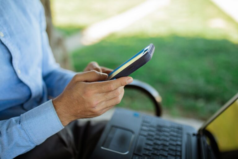 Comment le mobile internet est-il utilisé dans divers domaines ?