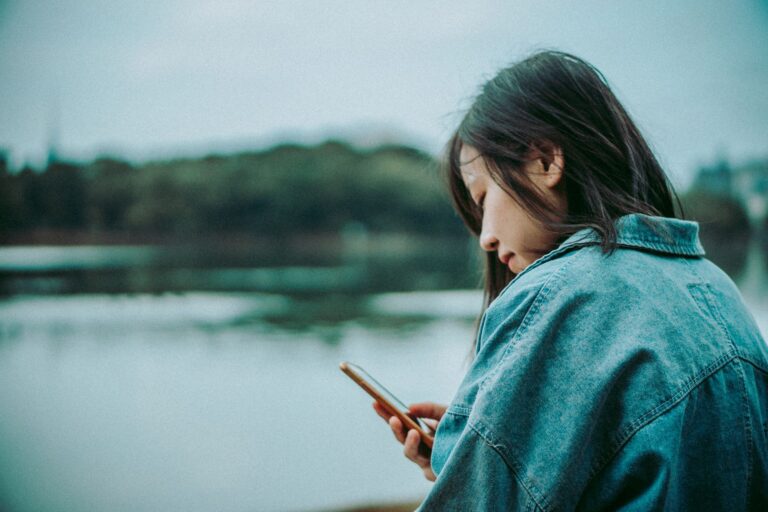 Comment le mobile internet influence-t-il la société ?