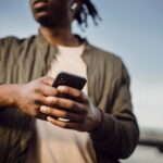 Sous 10 euros par mois, le prix affiché ne dit pas tout du forfait mobile