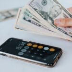 Comparer sur vingt-quatre mois avant de choisir entre smartphone inclus et achat séparé
