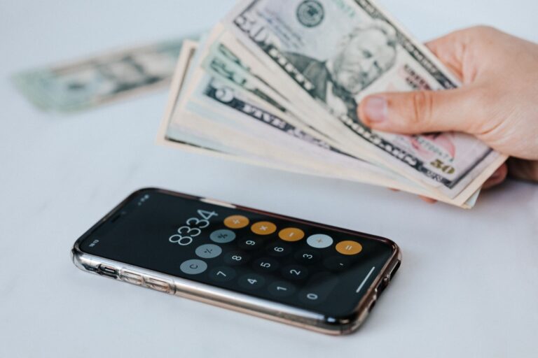 Forfait mobile avec smartphone ou achat séparé : comment comparer les deux options